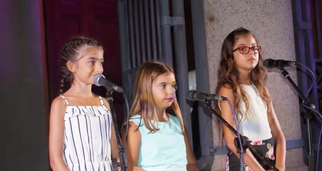 Successo ad Oschiri per “Momenti di Folklore”, uno spettacolo di canti, balli e suoni