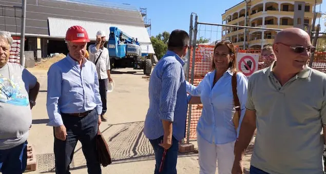 Nuova piscina comunale a Maria Pia. Peru: “Si sta procedendo verso la fine dei lavori”