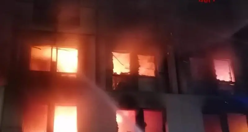 Cagliari. Incendio in uno studio medico: fiamme al primo e secondo piano