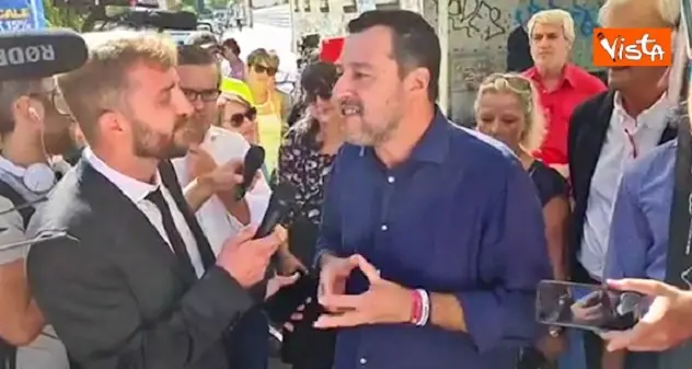 Salvini invitato a cantare 'Bella Ciao': \"Cantala tu. Viva la musica senza colori, viva la Pausini\"