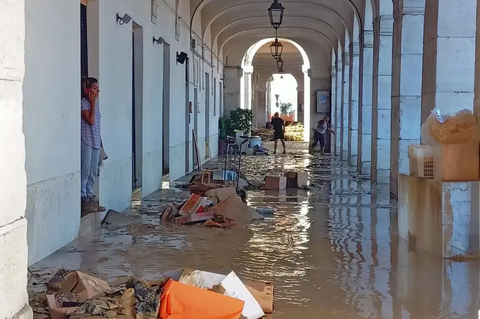 The streets flooded by the flood wave of the Misa due to heavy rains overnight rain bomb  in Senigallia, Italy, 16 September 2022. At least seven people died following flash floods due to rain bombs and heavy winds in the province of Ancona\\nANSA/Carlo Leone