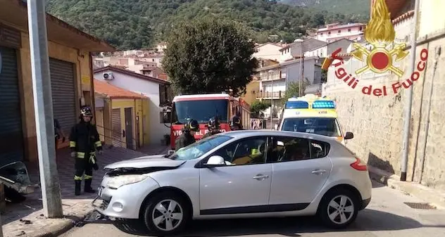 Bono. È morto in ospedale il conducente dell’auto finita contro un palo