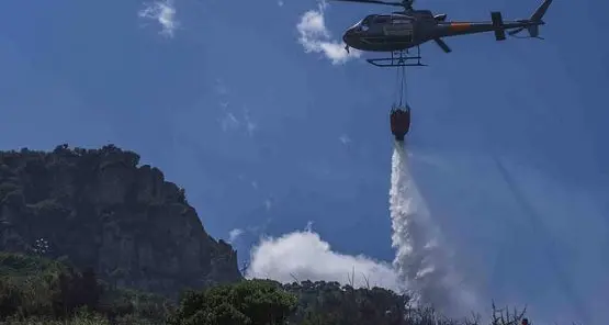 Fiamme a Bolotana e Sindia, sul posto gli elicotteri della Forestale