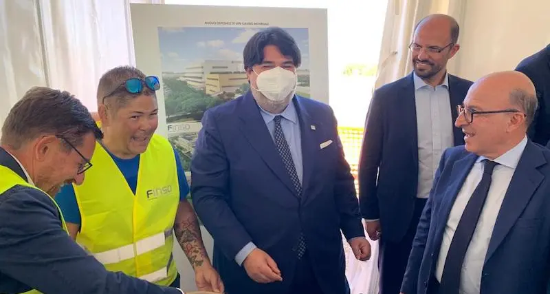 Nuovo ospedale di San Gavino: il presidente Solinas posa la prima pietra