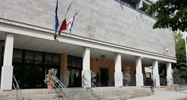 Crollo al Tribunale di Tempio Pausania: evacuazione e messa in sicurezza