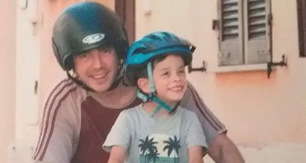 \"Torneremo a girare in vespa e a tirar bici\". L'addio del papà al piccolo Mattia