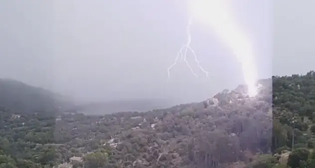 Maltempo in Sardegna: fulmine si abbatte su Gavoi. IL VIDEO