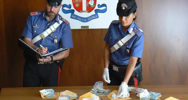 Centro storico, market della droga in casa: arrestate due persone