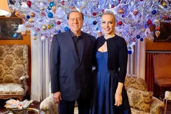 Una foto tratta dal profilo Facebook del leader di Fi, Silvio Berlusconi. Sono risultati positivi al Covid alcuni dei dipendenti di Villa San Martino, la residenza di Silvio Berlusconi ad Arcore, 31 dicembre 2021. Il leader di Forza Italia \\u00E8 negativo, cos\\u00EC come la sua compagna, la deputata azzurra Marta Fascina, e non cambieranno i loro programmi n\\u00E9 per capodanno n\\u00E9 per i prossimi giorni, come spiegano fonti di Forza Italia. Secondo le stesse fonti i contagiati sono tutti in buone condizioni, a casa.\\nFACEBOOK SILVIO BERLUSCONI\\n+++ATTENZIONE LA FOTO NON PUO\\' ESSERE PUBBLICATA O RIPRODOTTA SENZA L\\'AUTORIZZAZIONE DELLA FONTE DI ORIGINE CUI SI RINVIA+++ +++NO SALES; NO ARCHIVE; EDITORIAL USE ONLY+++