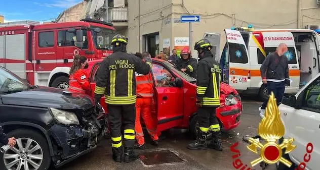 Alghero. Scontro tra auto, tre persone in ospedale