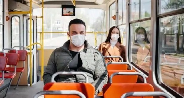 Da oggi stop a mascherine nei mezzi pubblici