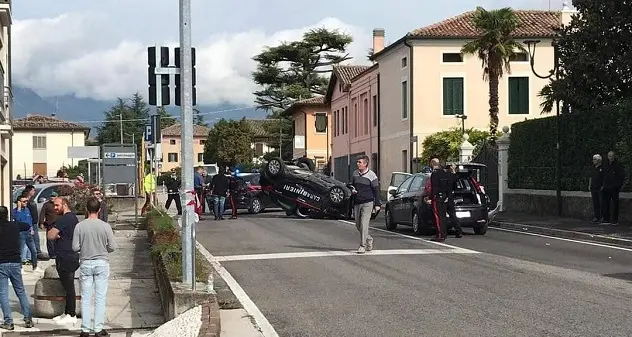 Treviso. In fuga dopo aver rubato tre auto travolge e uccide ciclista