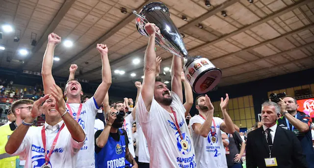 La Dinamo si aggiudica la supercoppa 2019. Pozzecco: “Una vittoria dedicata alla Sardegna”