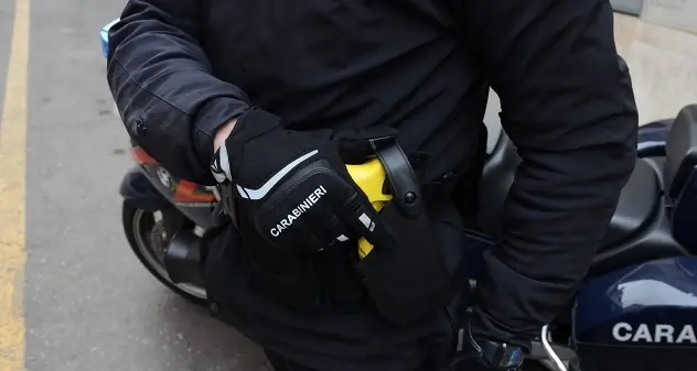 Colpito col taser muore in ambulanza: 5 carabinieri indagati a Napoli