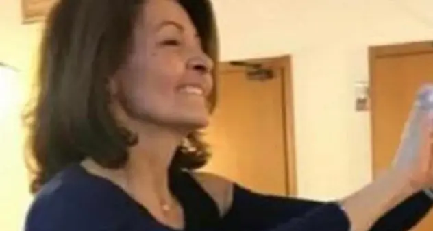 Uccise brutalmente la madre perché canticchiava. Perizia: \"Era incapace di intendere e volere\"