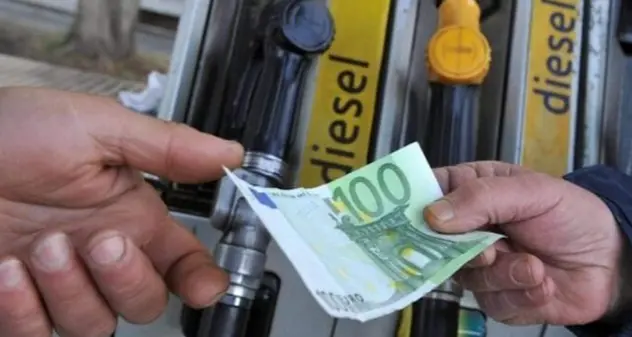 Benzina e diesel: nuovo aumento dei prezzi per i carburanti in Italia