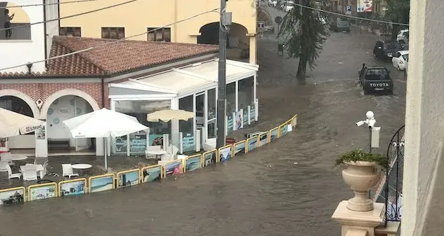 Bomba d’acqua su Orosei. Strade allagate e disagi