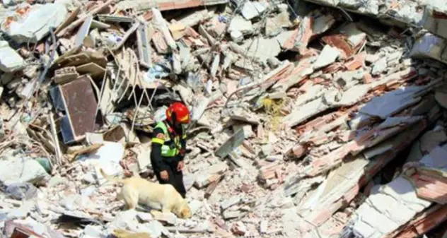 Terremoto a L’Aquila, sentenza shock: “Le vittime colpevoli perché restarono a dormire nell'edificio crollato”