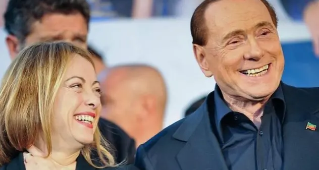 Alta tensione Meloni-Berlusconi. La leader FdI: “Non sono ricattabile”