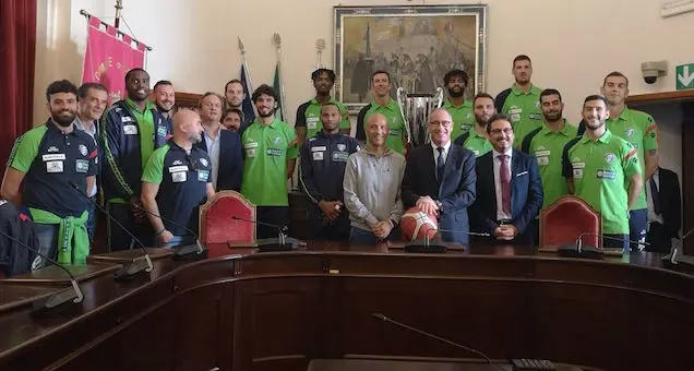 Il Comune abbraccia la Dinamo