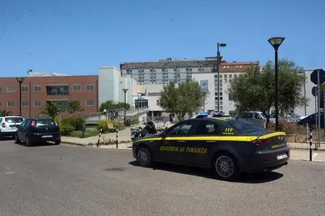 Sanit\\u00E0: assunzioni sospette, blitz Gdf in ospedale Oristano. Acquisiti documenti, Procura indaga per corruzione - DA ANSA CAGLIARI\\n