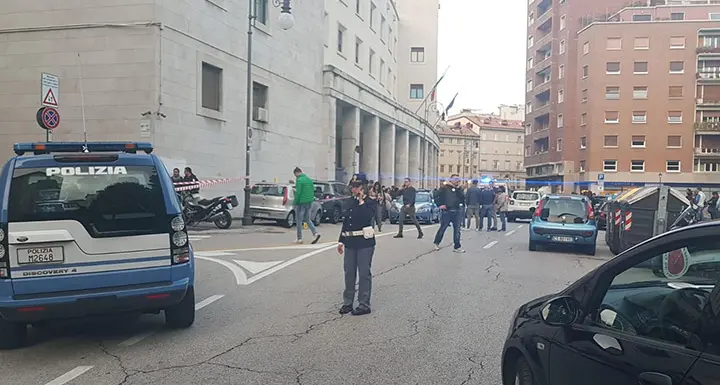 Sparatoria in Questura: uccisi due agenti a Trieste