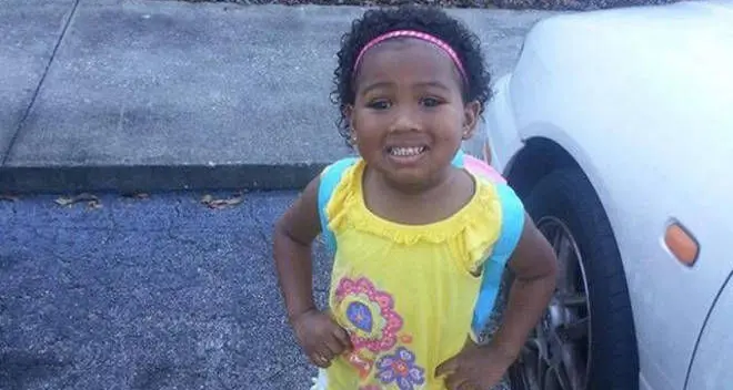 Babysitter uccide bambina di 4 anni e poi carica il corpo su un autobus