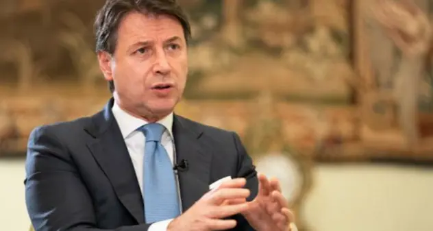 Fisco, Conte: “C’è qualcuno che gira con 10mila euro in contanti?”