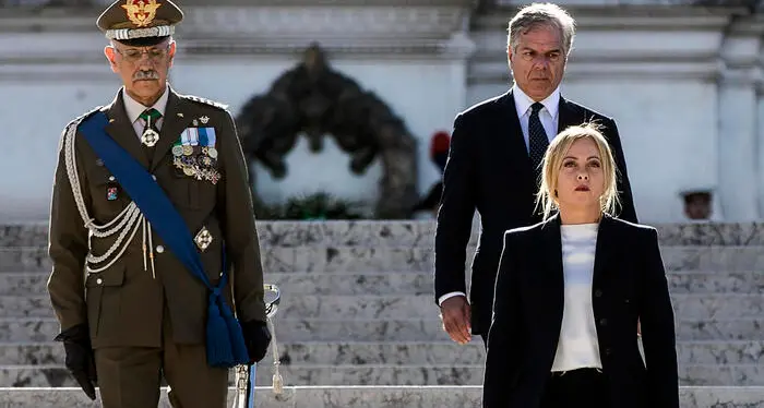 Meloni all'Altare della Patria, omaggio al milite ignoto