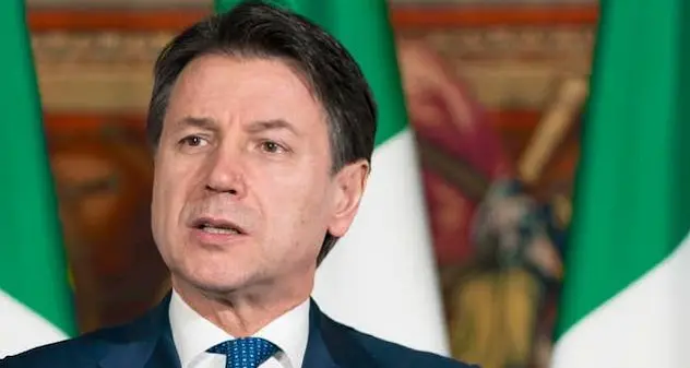 Conte: “L’aumento del tetto al contante è una risposta al caro bollette e ai salari bassi?”