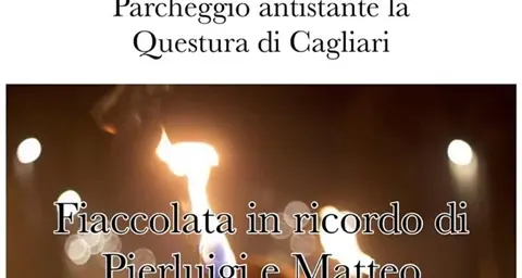 “Per non dimenticare Pierluigi e Matteo”. La fiaccolata in Questura a Cagliari in ricordo dei due poliziotti uccisi