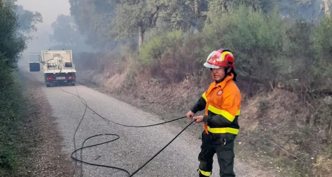 Grosso incendio fra Busachi e Ula Tirso: intervengono Canadair da Roma