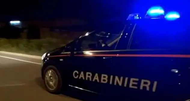 In fuga da carabinieri dopo furto in farmacia: 17enne muore travolto da treno