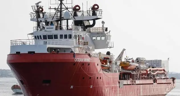 L’Ocean Viking domani a Tolone. La Francia: “Italia non si è comportata da Stato responsabile”