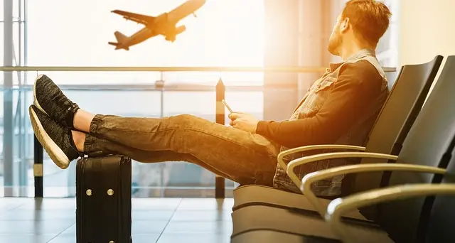 Volo in ritardo di 5 ore. Risarcimento di 250 euro per una sassarese