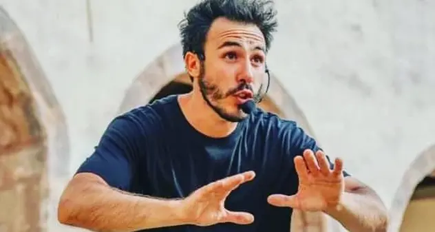 L’amore per la recitazione, il teatro e l’insegnamento: il giovane Luigi Pusceddu si racconta