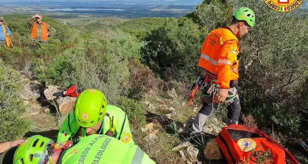 Cade e si frattura gamba durante battuta di caccia, 63enne soccorso a Siliqua