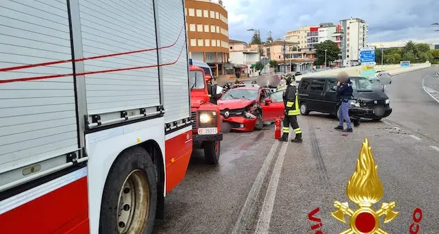 Olbia. Scontro auto-furgoncino, due feriti