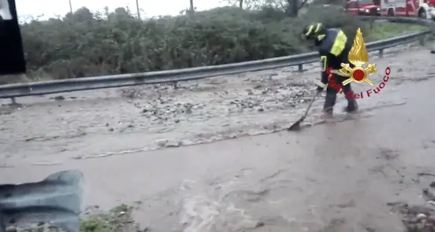 Esonda un torrente: allagata la SP 15 Bonarcado-Santu Lussurgiu