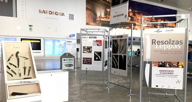 \"Resolzas e leppas\", esposti all'aeroporto di Alghero i gioielli del Museo Culter di Pattada