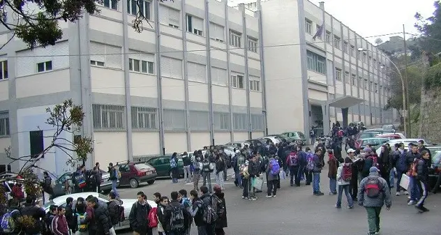 Istituto tecnico di Ozieri, il dirigente scolastico: \"Nessuna emergenza, infiltrazioni segnalate alla Provincia 20 giorni fa\"