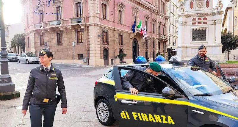 Oristano. Controlli della Guardia di Finanza nelle scuole: due giovani trovati con marijuana