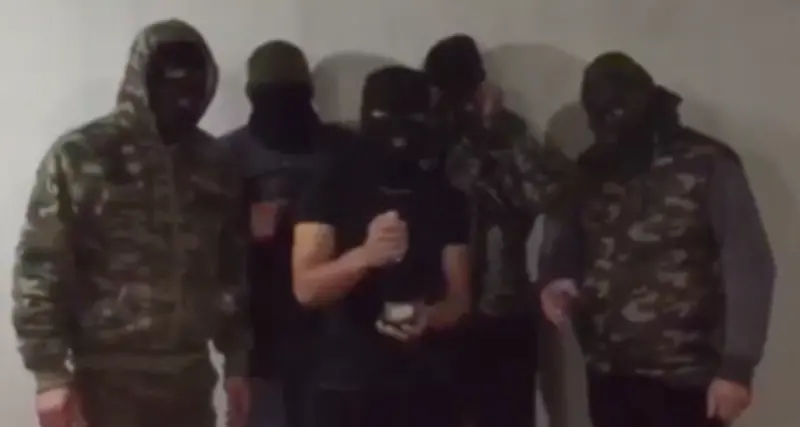 Video shock di 5 ragazzi: “Doveva sparare in aria ma al petto del soldato\"