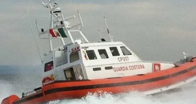 Due pescatori sportivi soccorsi in mare dalla Guardia Costiera di Oristano