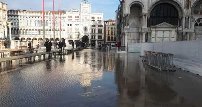 A Venezia acqua alta a 95 cm. In giornata arrivo di Salvini