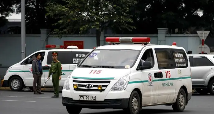 Vietnam: bimbo in fondo a un pozzo come Alfredino, lotta contro il tempo