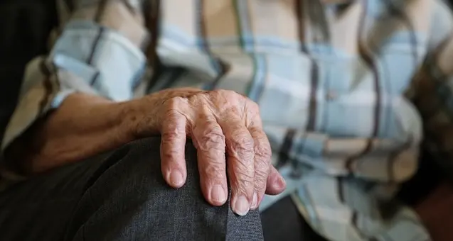 Muore a 90 anni. “Era insopportabile” e nessuno vuole pagare il suo funerale