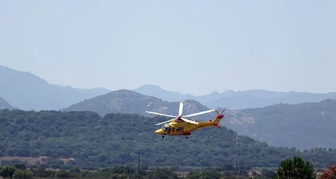 Auto fuori strada: mamma e figli in codice rosso