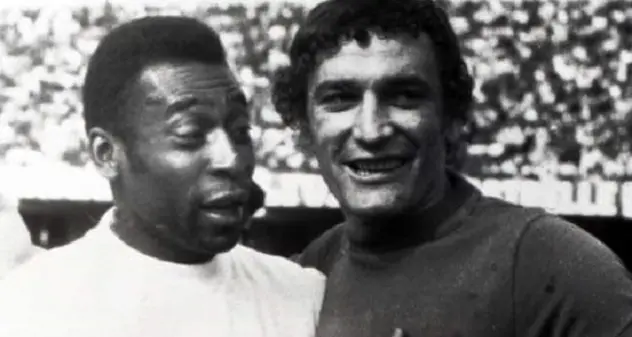 Riva ricorda Pelé: \"Quando venne a giocare a Cagliari mi stupì per la sua semplicità\"