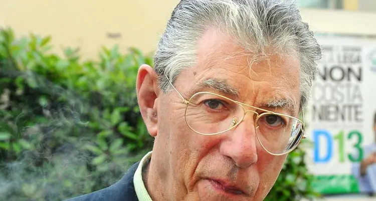 Bossi lascia la terapia intensiva dopo l'operazione. \"Condizioni buone\"